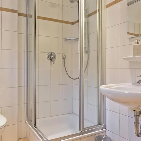 Botticher Str. 9, W1 *